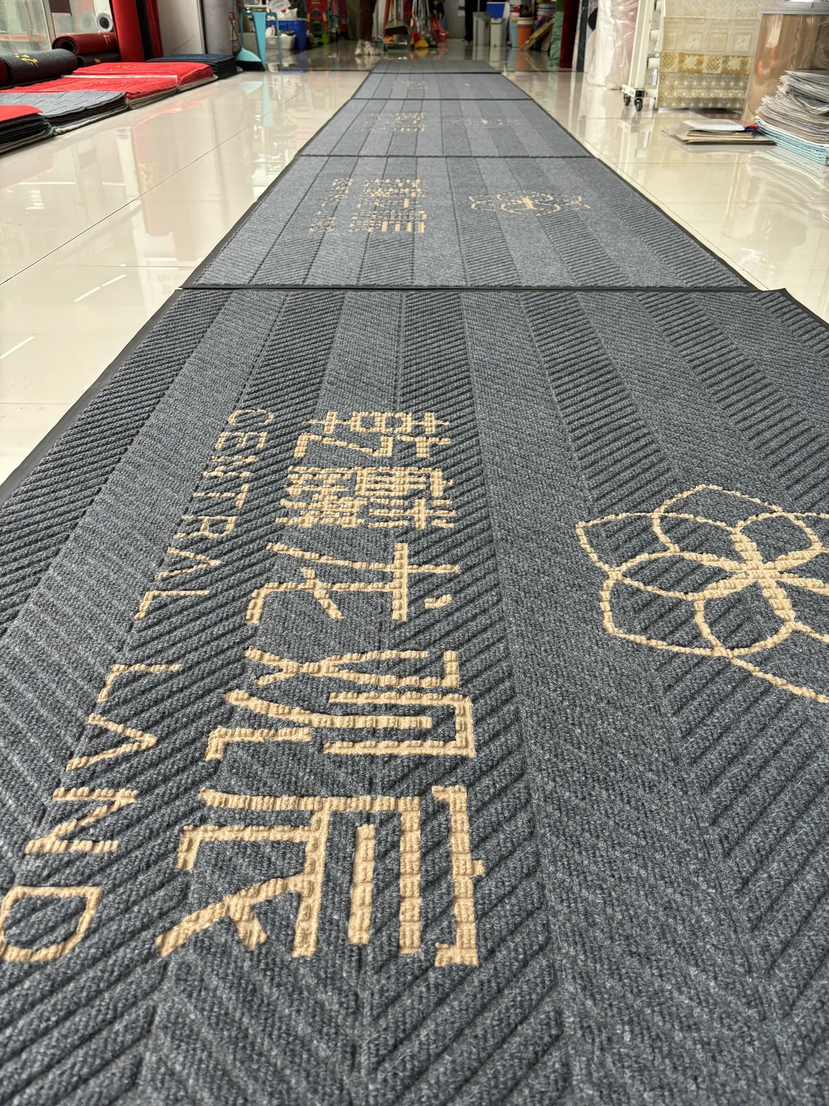 乾麟龙观宸地毯项目现场1